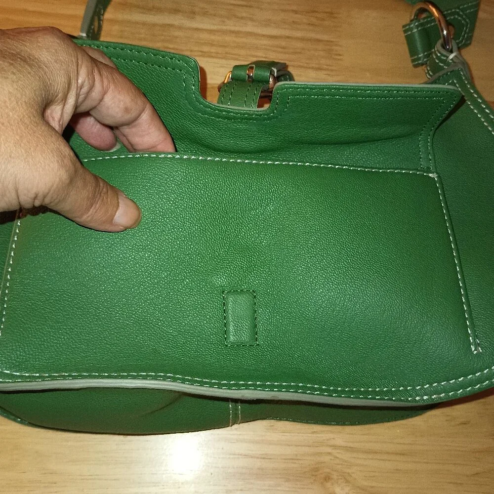 ADORABLE NWT DKNY Green Leather Buckle Bag - Picture 4 of 5
